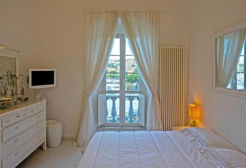 اتاق استاندارد با چشمانداز دریا, Vittoria