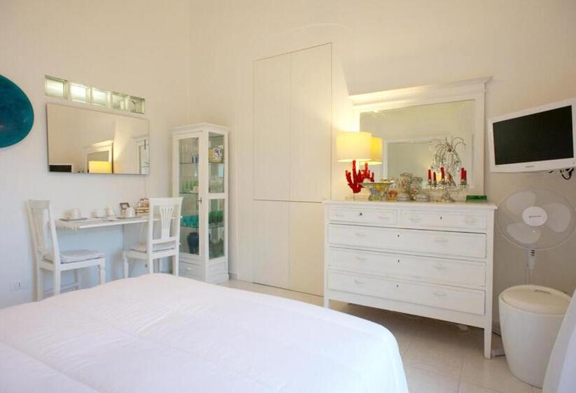 اتاق استاندارد با چشمانداز دریا, Vittoria