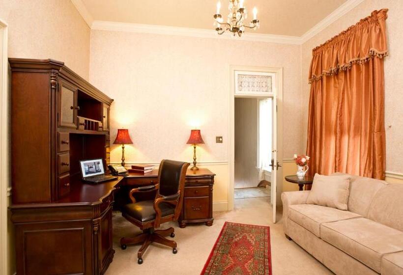 سوئیت با وان آب گرم, Historic Sion Bass Guest House