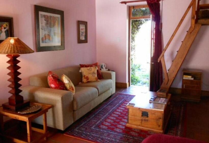 סוויטה נוף לגינה, Fleur Bleue & The Timber Frame