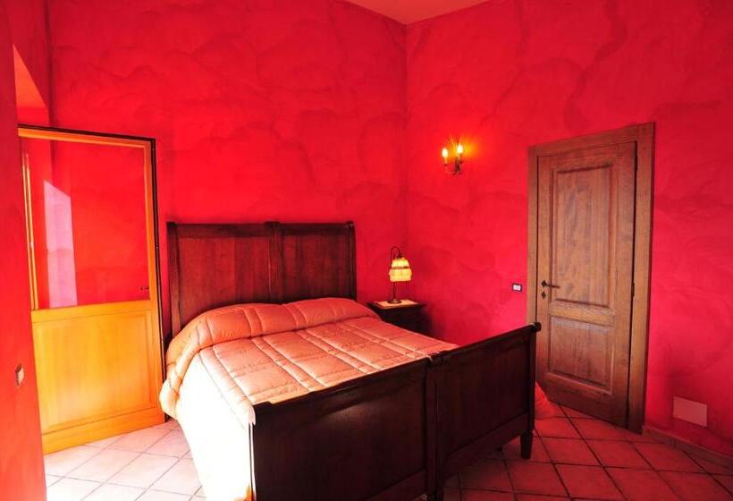 庭の見えるスタンダードトリプルルーム, Poggio Dei Cavalieri