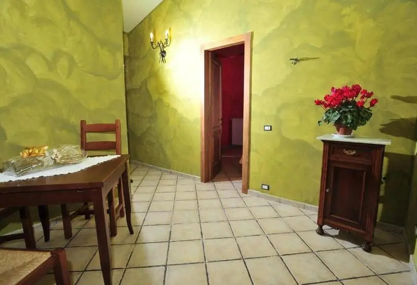 庭の見えるスタンダードトリプルルーム, Poggio Dei Cavalieri
