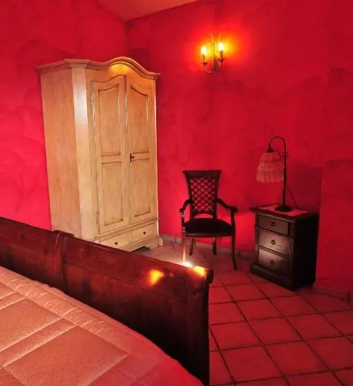 庭の見えるスタンダードトリプルルーム, Poggio Dei Cavalieri