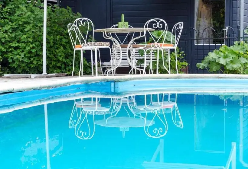 １ベッドルームハウス, The Pool House
