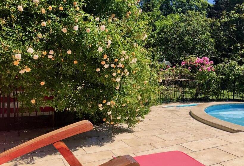 1间卧室的房子, The Pool House