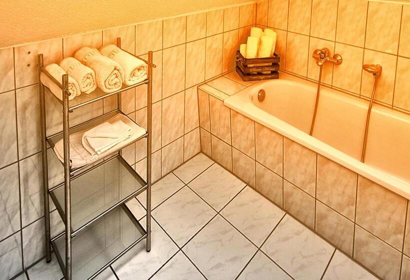 패밀리 룸, Gaststätte Und Pension Felsenthal