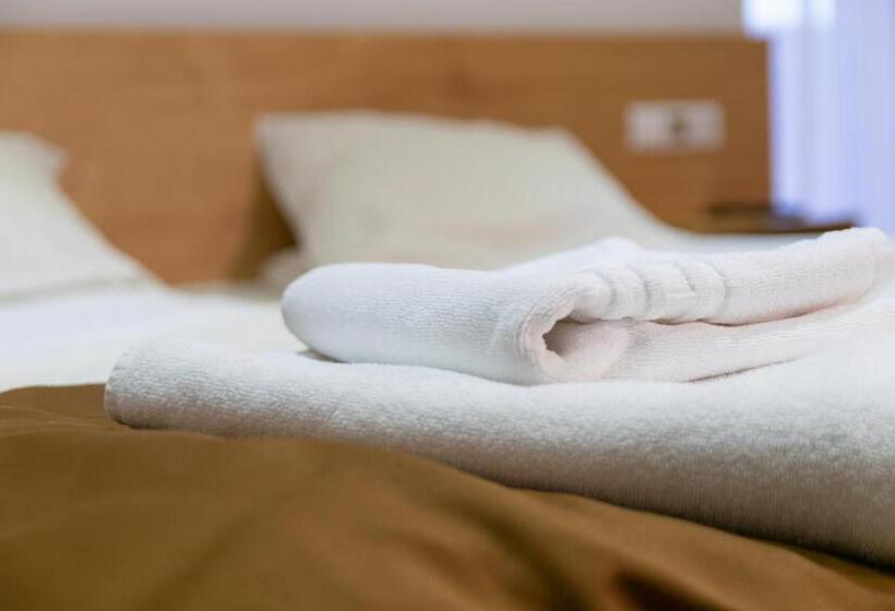 اتاق استاندارد با تخت بزرگ, 4rooms Central Sibiu