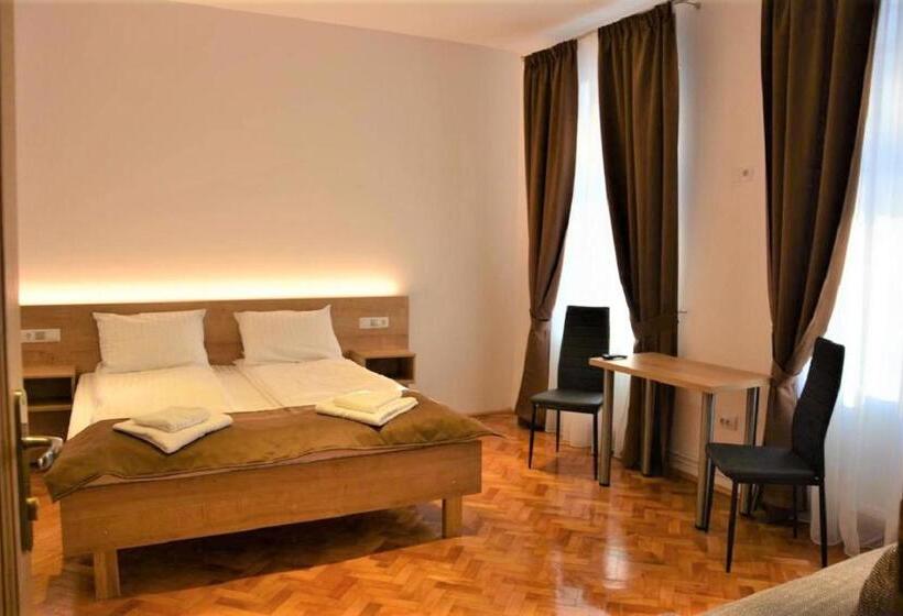 اتاق سوپریور با تخت بزرگ, 4rooms Central Sibiu