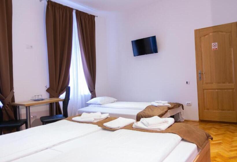 اتاق سوپریور با تخت بزرگ, 4rooms Central Sibiu