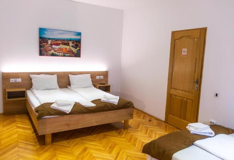 اتاق لوکس با تخت بزرگ, 4rooms Central Sibiu