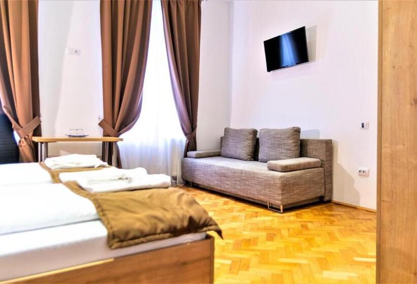 اتاق سوپریور با تخت بزرگ, 4rooms Central Sibiu