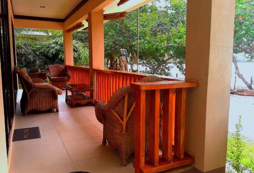 اتاق خانوادگی با چشم‌انداز دریا, Adayo Cove Resort