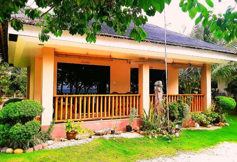 اتاق خانوادگی با چشم‌انداز دریا, Adayo Cove Resort