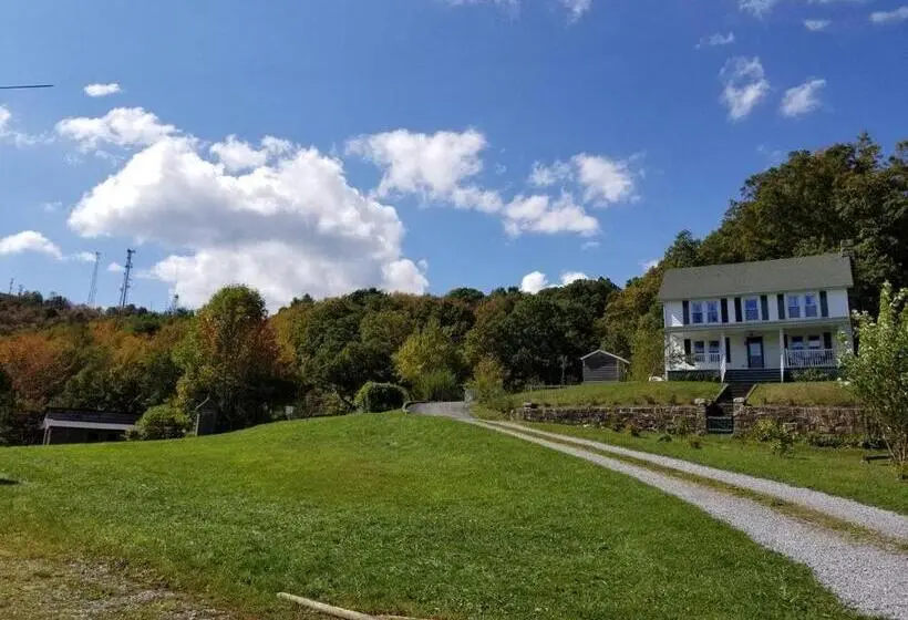 4ベッドルームハウス, Awesome Flat Top Farmhouse