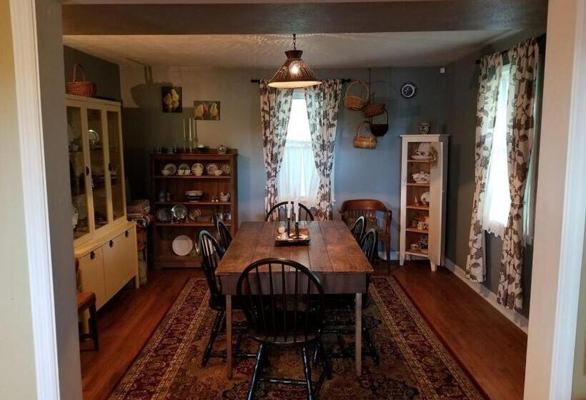 4间卧室的房子, Awesome Flat Top Farmhouse