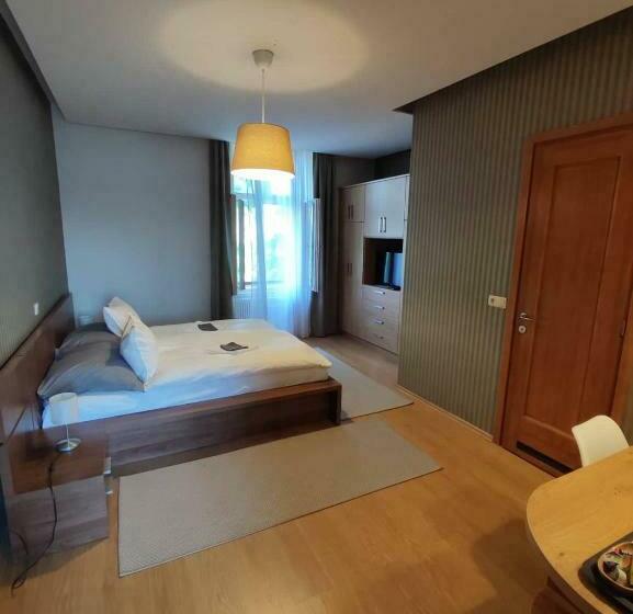 חדר דלוקס, Deák Panzió