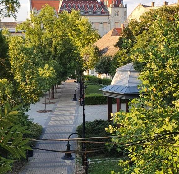 חדר לארבעה סטנדרטי עם מרפסת, Deák Panzió