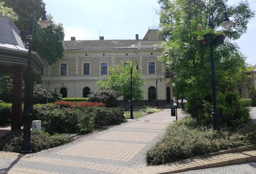 חדר לארבעה סטנדרטי עם מרפסת, Deák Panzió