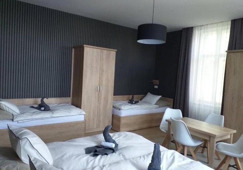 חדר לארבעה סטנדרטי עם מרפסת, Deák Panzió