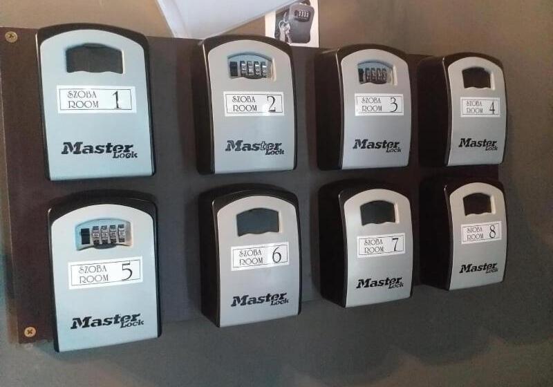 חדר סטנדרט לשלושה, Deák Panzió