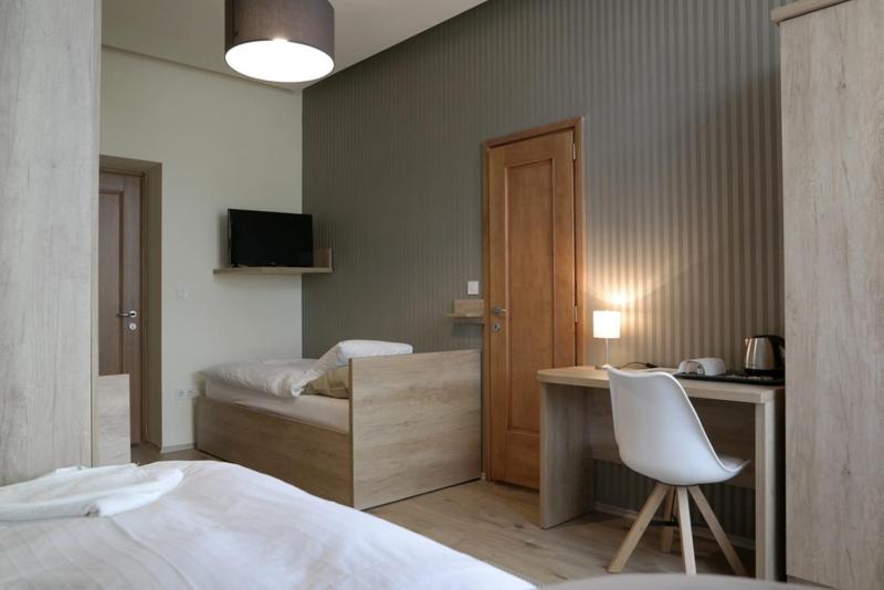 חדר סטנדרט לשלושה, Deák Panzió