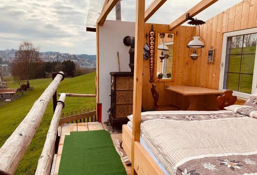 Дом 1 Спальня, Hof Dietrich