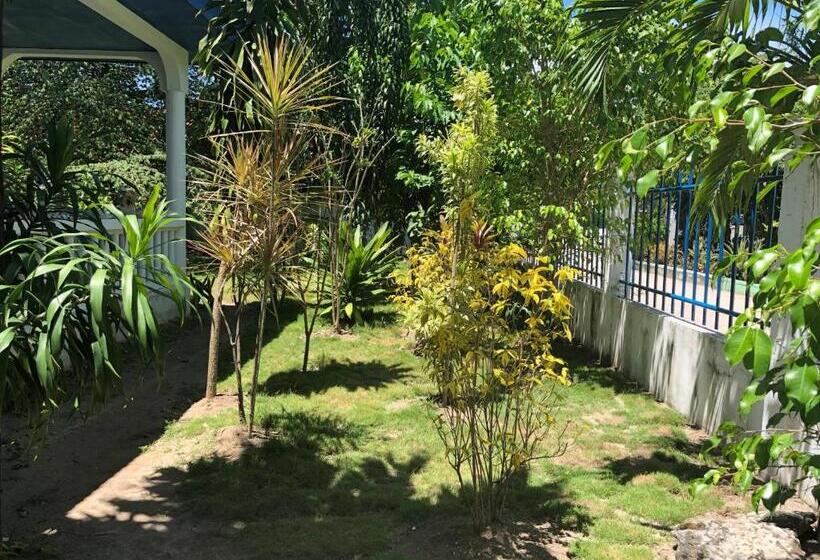 استودیوی استاندارد, Genna S Tourist Inn Santa Fe