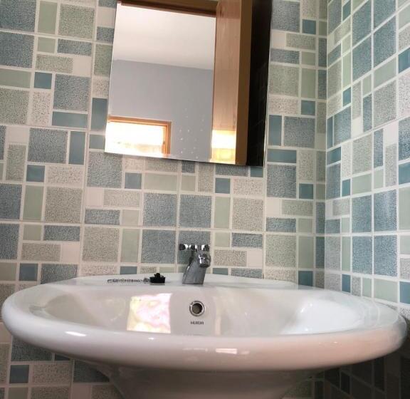 استودیوی استاندارد, Genna S Tourist Inn Santa Fe