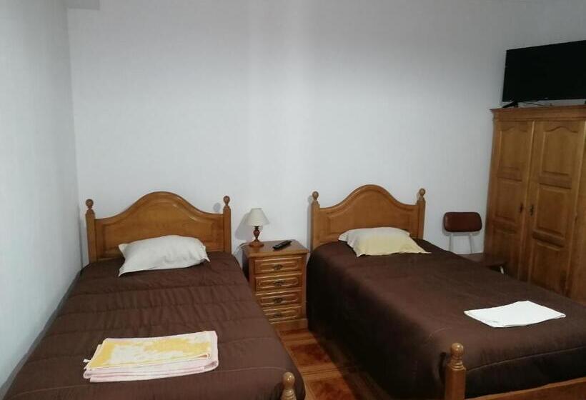 اتاق استاندارد سه نفره, Hospedaria D. Fernando