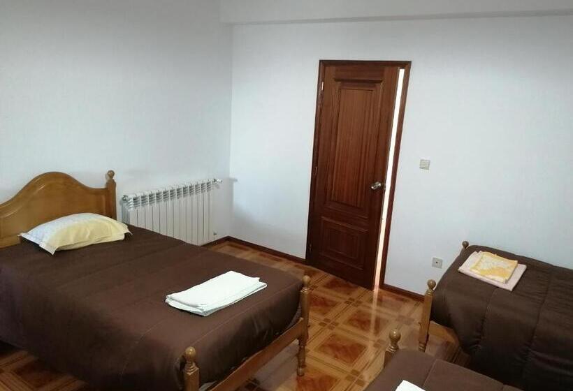 اتاق استاندارد سه نفره, Hospedaria D. Fernando