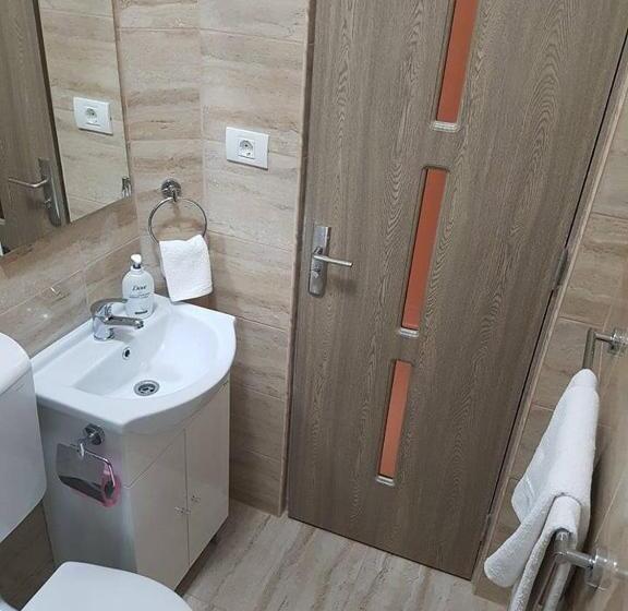 חדר בסיסי, Onalisa