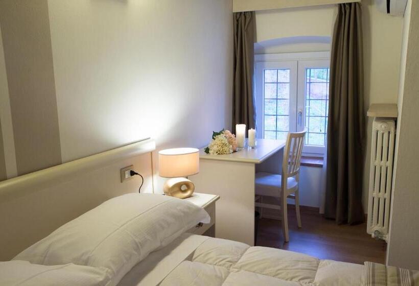 基本间, B&b Corte Delle Rose