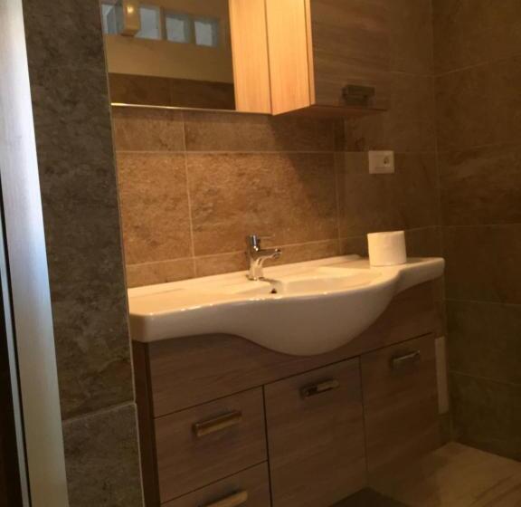 חדר סטנדרט, Graffiti In Barbagia