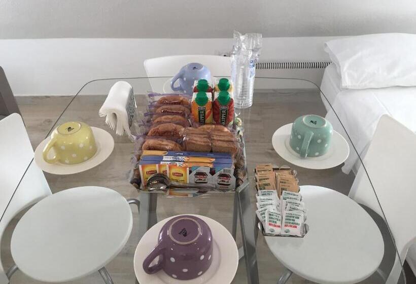 חדר משפחתי, Graffiti In Barbagia