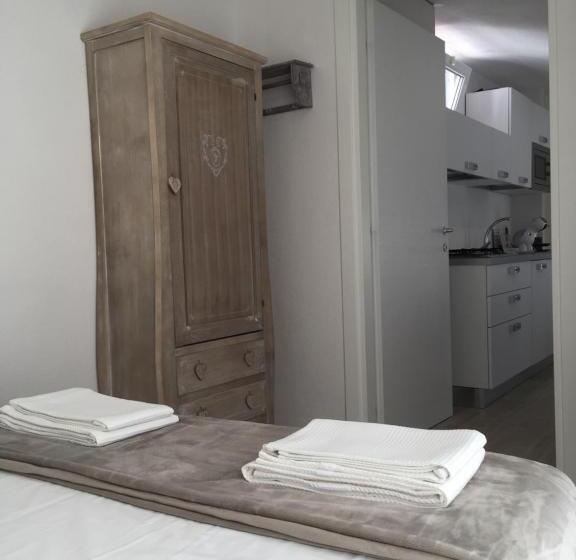 חדר משפחתי, Graffiti In Barbagia