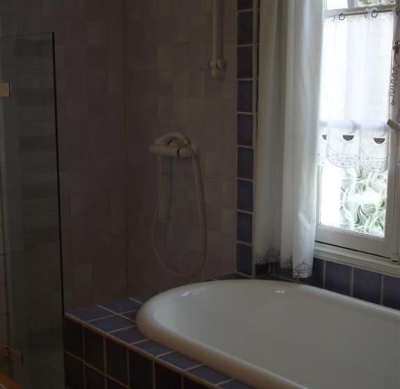 סוויטה משפחתית, Les Portes Des Froises