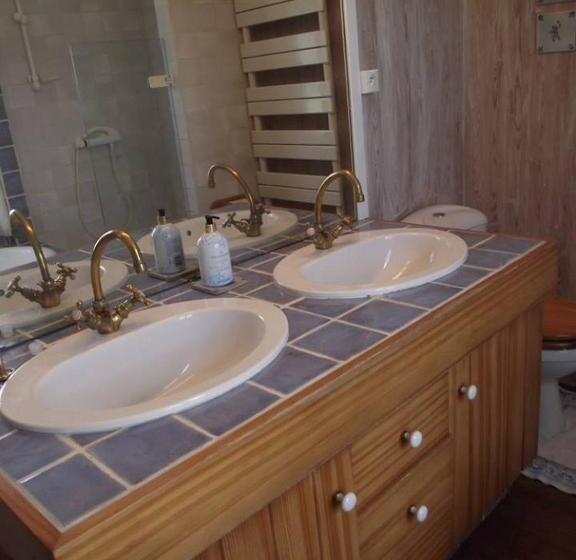 סוויטה משפחתית, Les Portes Des Froises