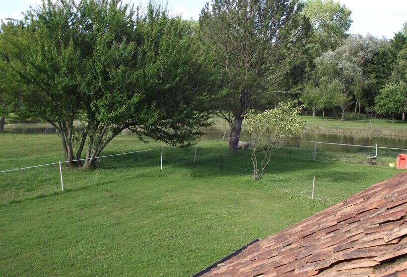 חדר משפחתי נוף לגינה, Les Portes Des Froises