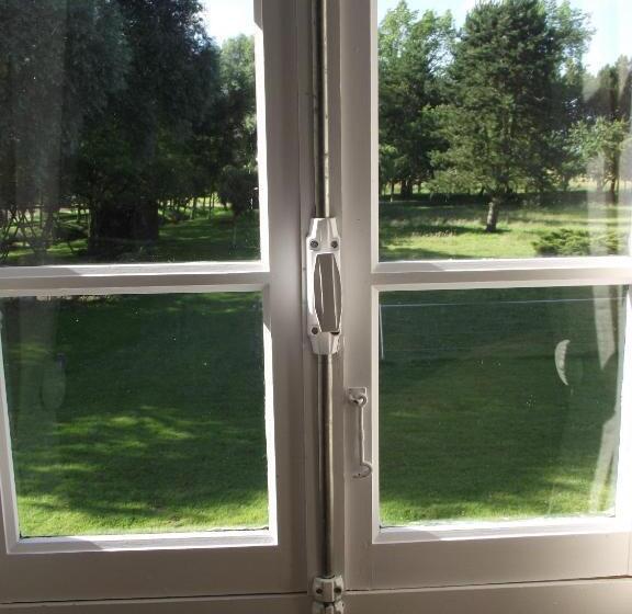 חדר משפחתי נוף לגינה, Les Portes Des Froises