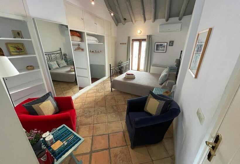 バルコニー付きデラックスルーム, Salvatierra Guest House