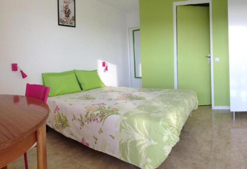 Номер Стандарт Вид на Бассейн, Domestival