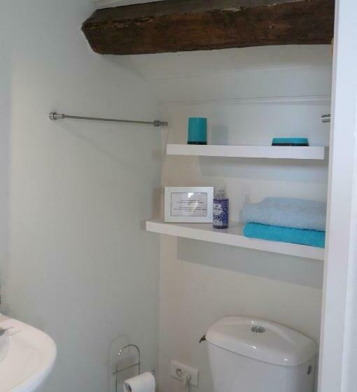 חדר משפחתי, Le Petit Papillon