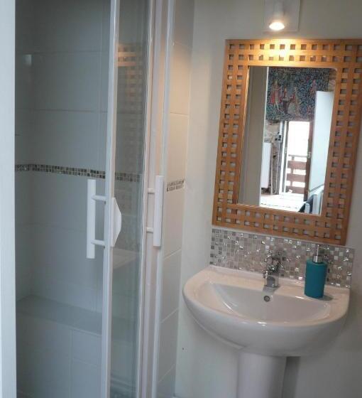 חדר משפחתי, Le Petit Papillon