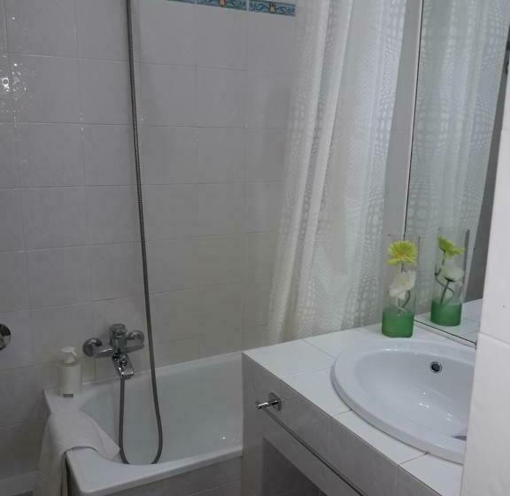 غرفة قياسية ثلاثية, Le Tre Caravelle