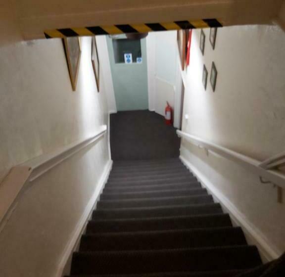 スタンダードルーム, The White Swan