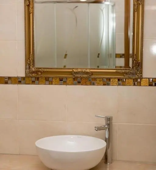 اتاق لوکس خانوادگی, Nika Apart