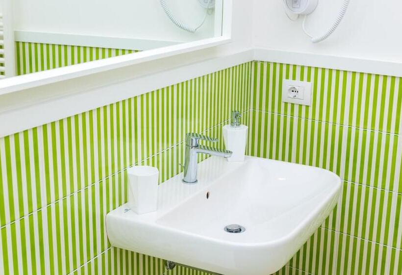 اتاق لوکس سه تخته, Maison Ro