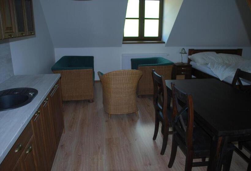 إستوديو ديلوكس, Statek Pod Lípou