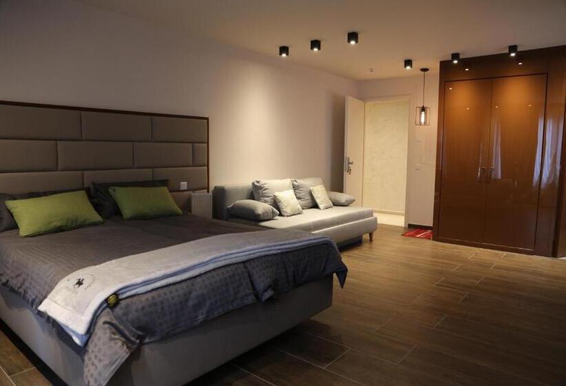 디럭스 룸, Sandheiderhof