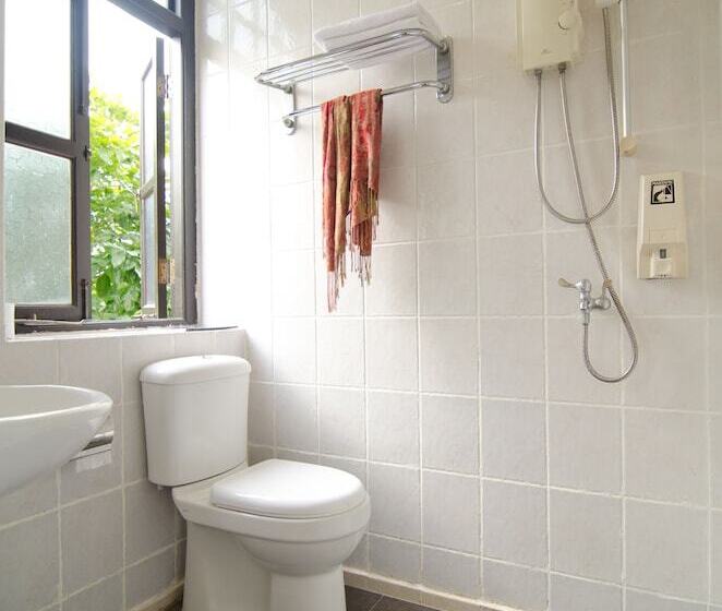 اتاق استاندارد سه نفره, Asphodel Inn